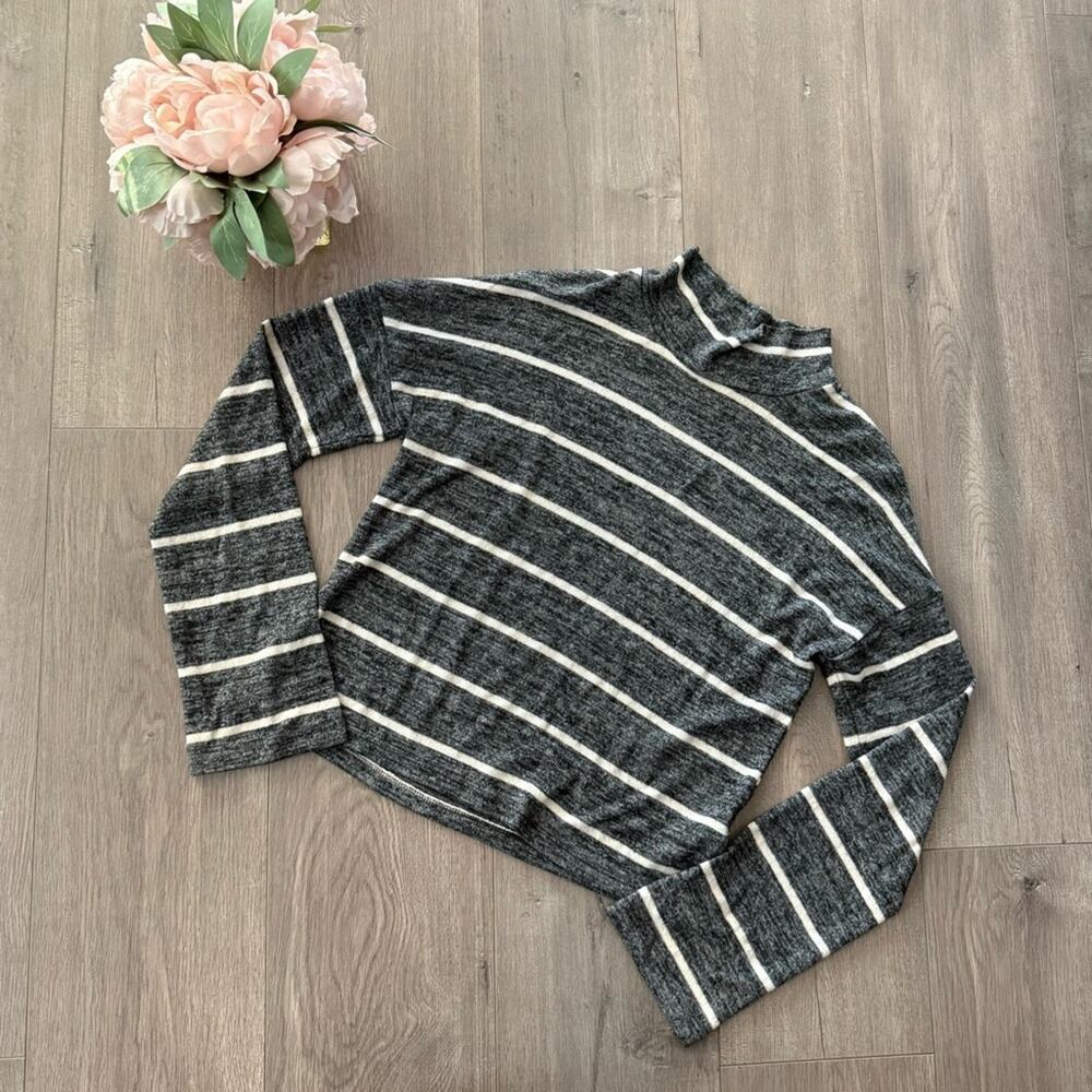💐 SO Heather Gray Stripe Bell Sleeve Mock Neck Sweater Top